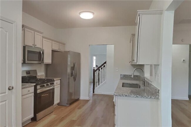 Building Photo - 5050 Roxton Ln