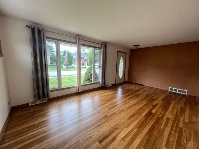 Building Photo - Four Bedroom Home Close to Downtown Grand ...