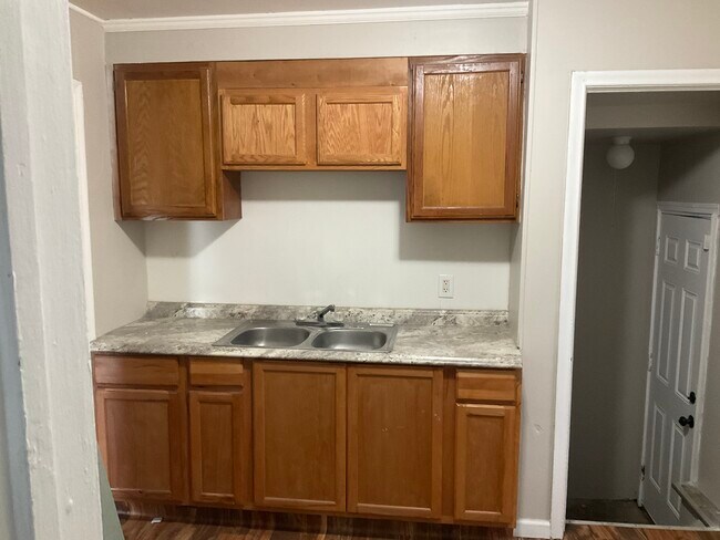 Foto del edificio - 18060 Runyon St