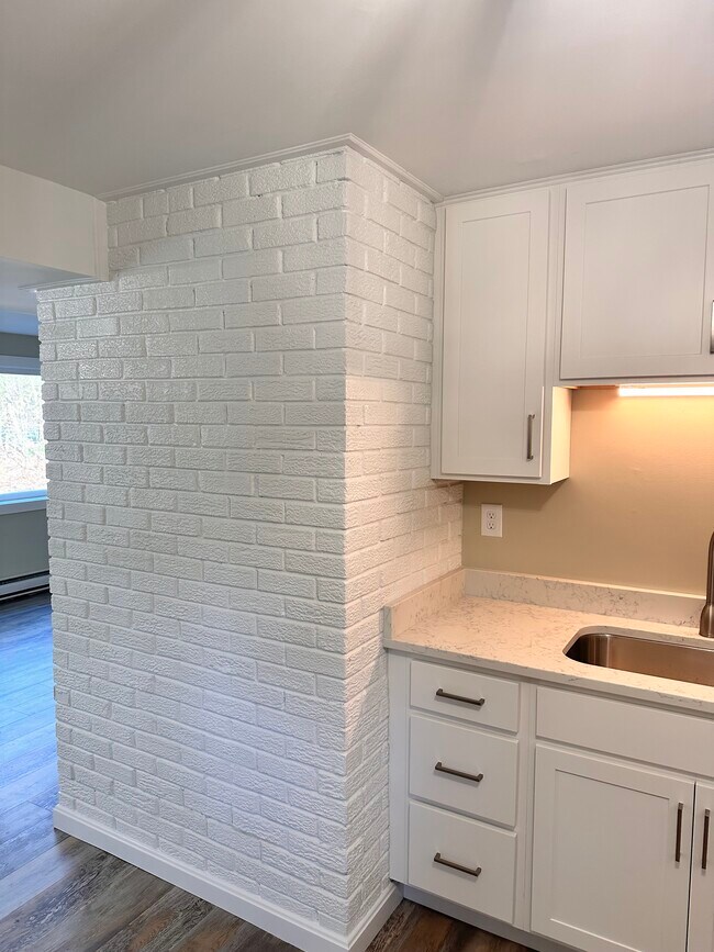 Building Photo - 125 Dracut Rd