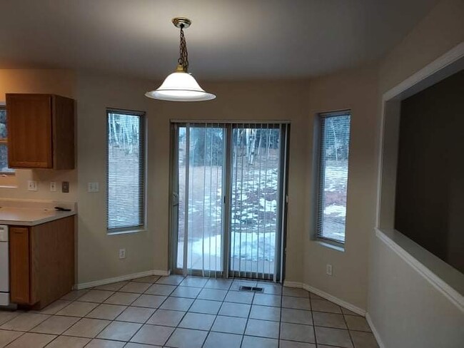 Breakfast nook - 420 Pembrook Ln