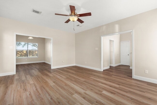 Foto del edificio - 3803 Redbud Dr