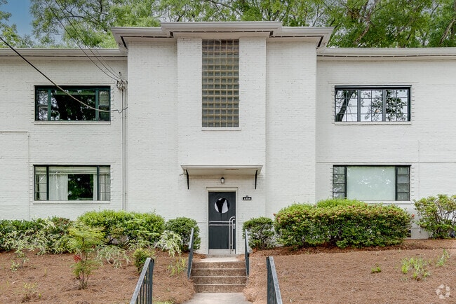 Building Photo - 1360 Briarwood Dr NE