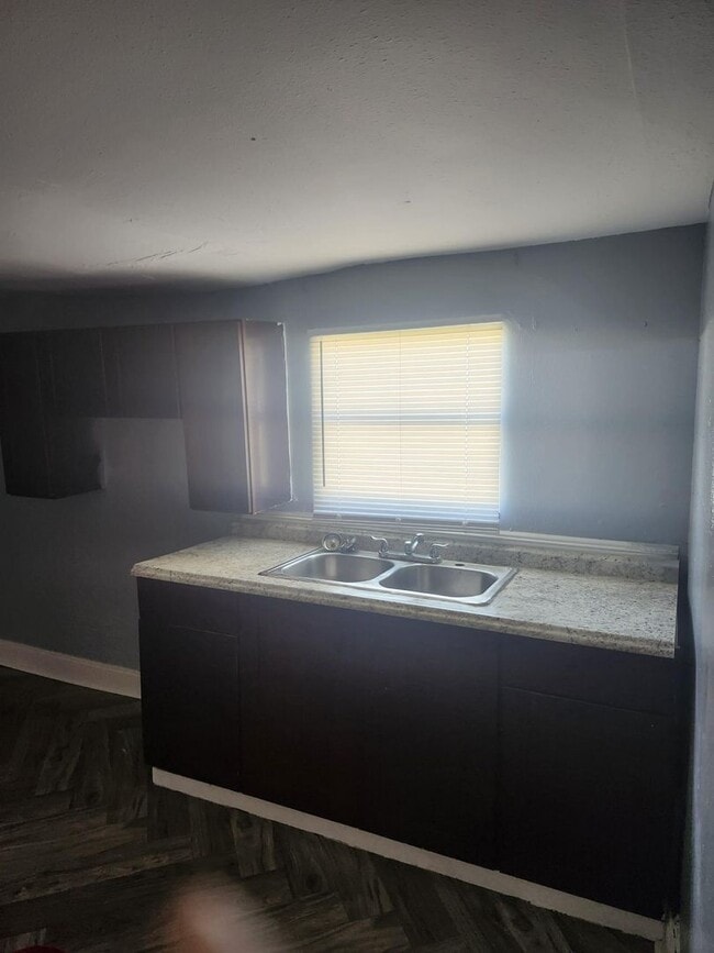 Foto del edificio - 1707 Reynolds Rd