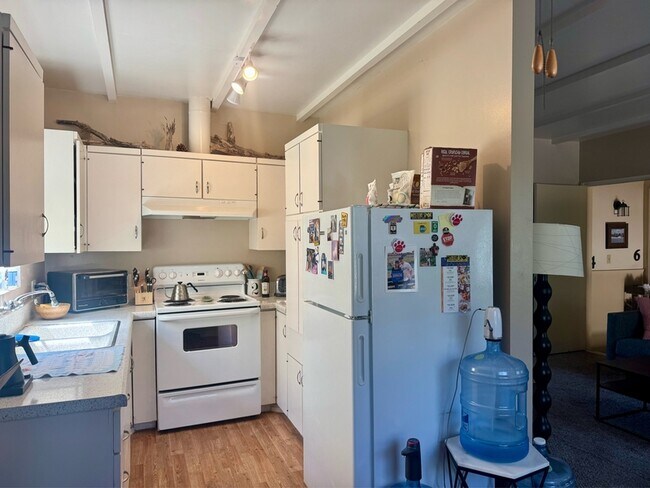 Foto del edificio - 4284 Third Ave