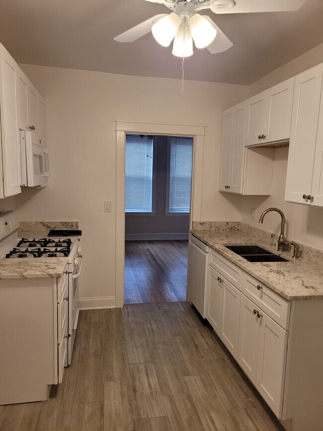 Foto del edificio - 4003 N Hamlin Ave
