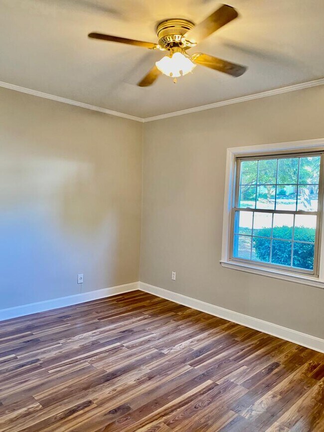 Foto del edificio - 5925 Quail Hollow Rd