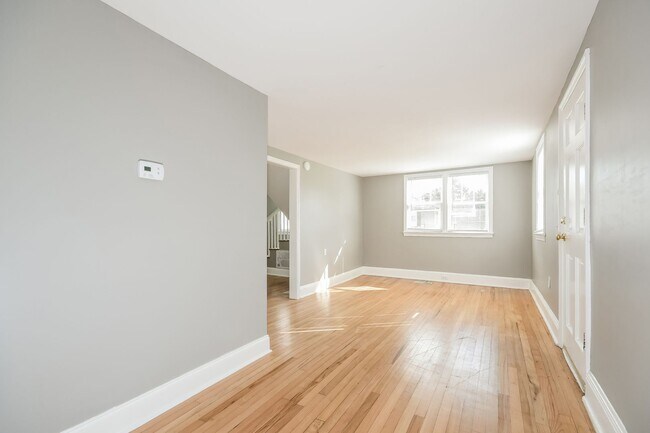 Foto del edificio - 4 bedroom / 1.5 bath in West Ashley ~ Move...