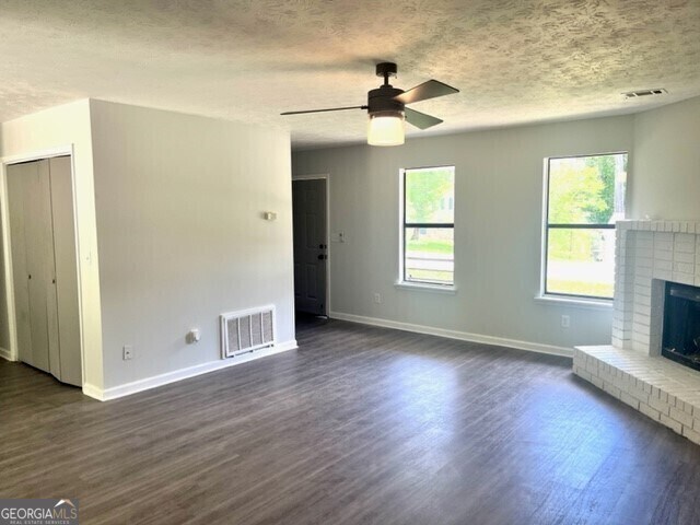 Foto del edificio - 8155 Sunnydale Ln