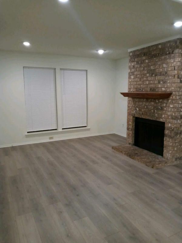 Foto del edificio - 7530 Kings Ridge Rd