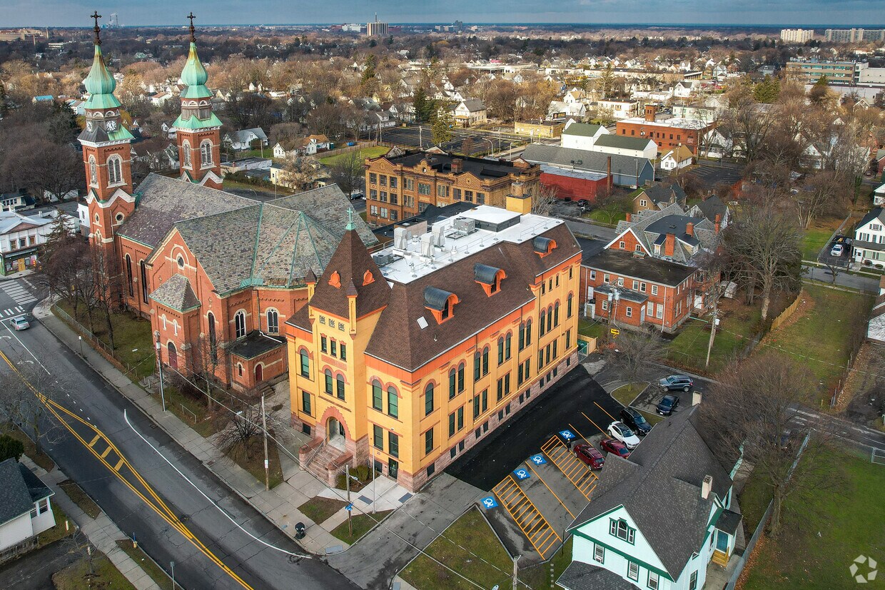 Building Photo - 938 Clifford Ave