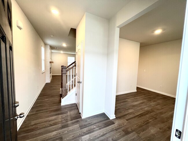 Building Photo - 6003 Weddington Pointe Dr