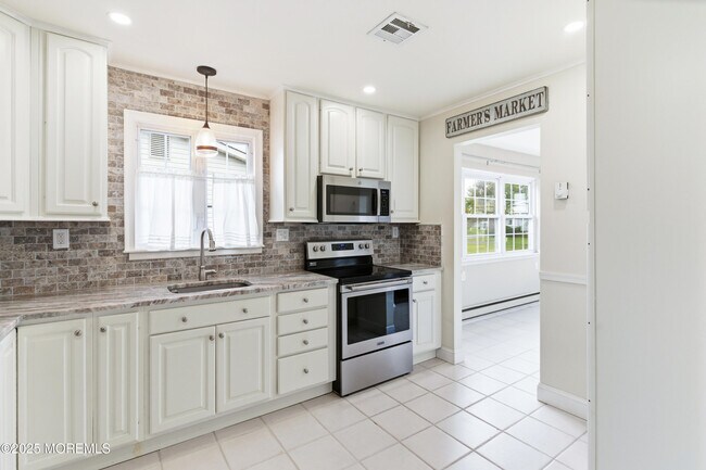 Building Photo - 52 Darley Cir