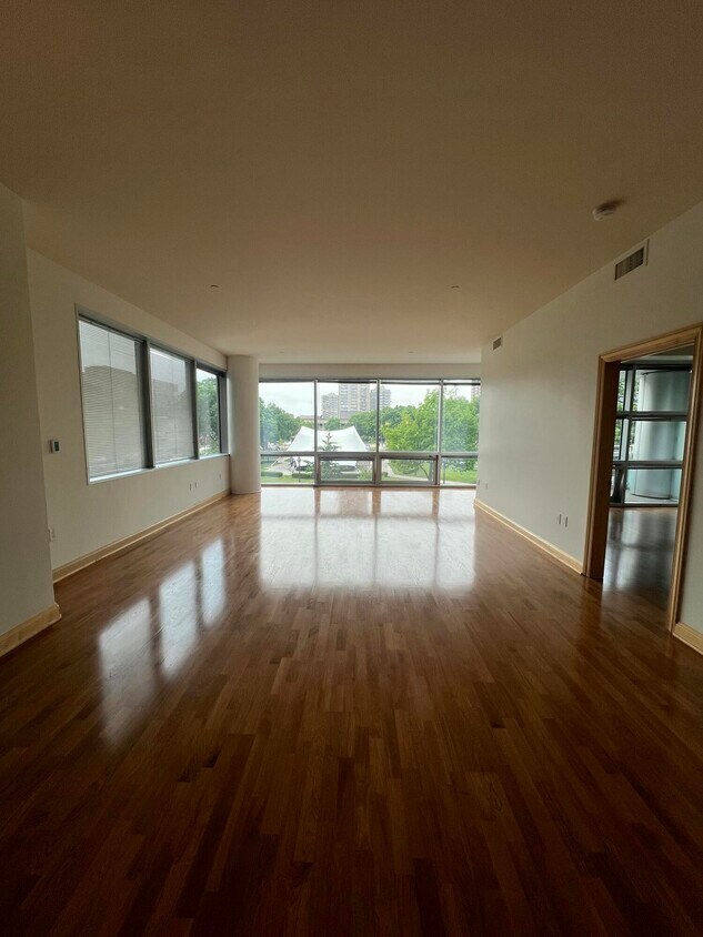 Foto principal - 545 E Wells St
