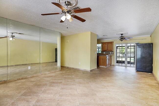Building Photo - 2346 Caroma Ln