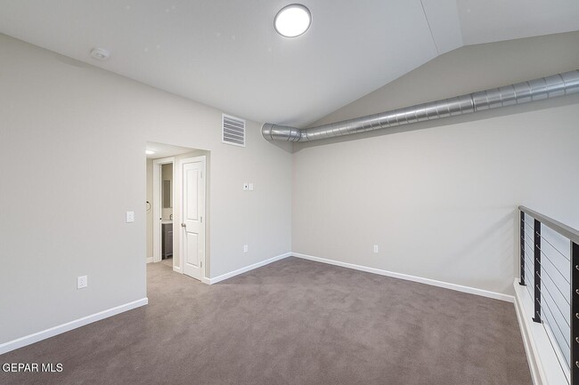 Building Photo - 3030 Pera Ave