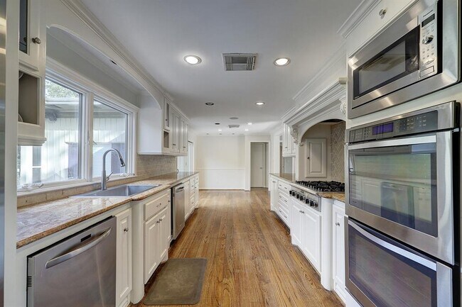 Foto del edificio - 12502 Taylorcrest Rd