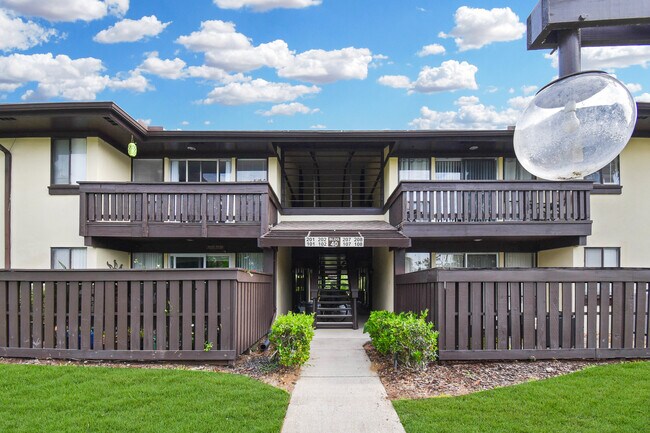 Building Photo - 40 Club House Dr