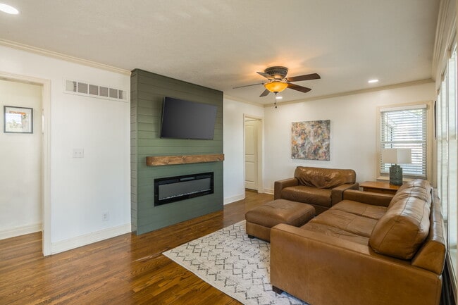 Foto del edificio - 4809 W 75th St