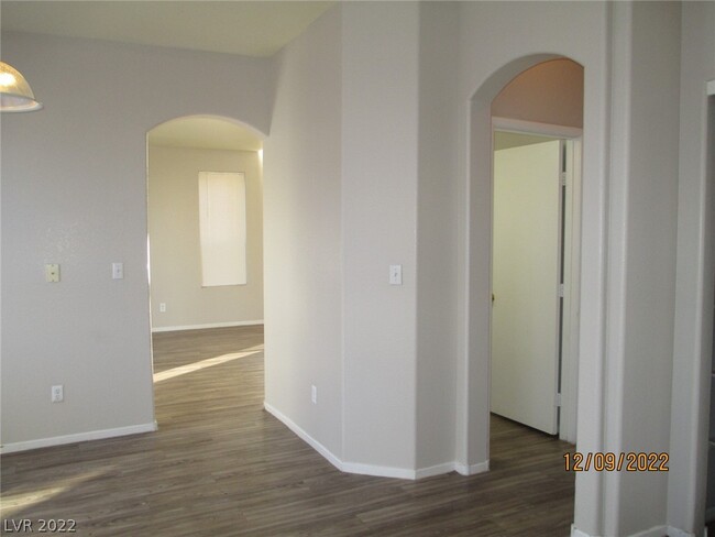 Building Photo - 5316 Vista Hermosa Ave