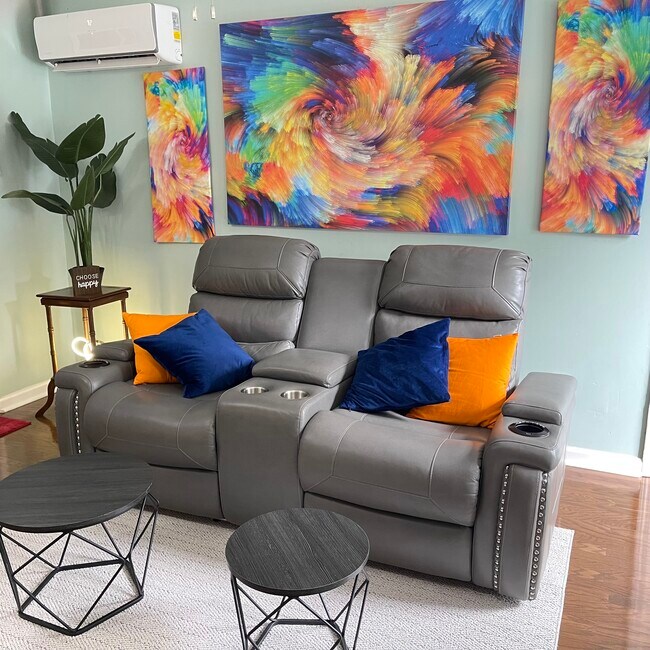 Experience luxury and entertainment in our exquisite living space with a state-of-the-art Roku-equip - 2171 Weatherstone Cir SE