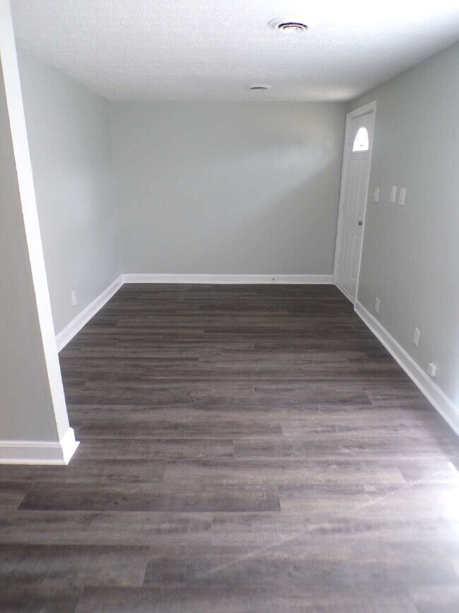 Foto del edificio - 2 bedroom 1 bath apartment near Church Hill Downs and University of Louisville, all utilities inc...