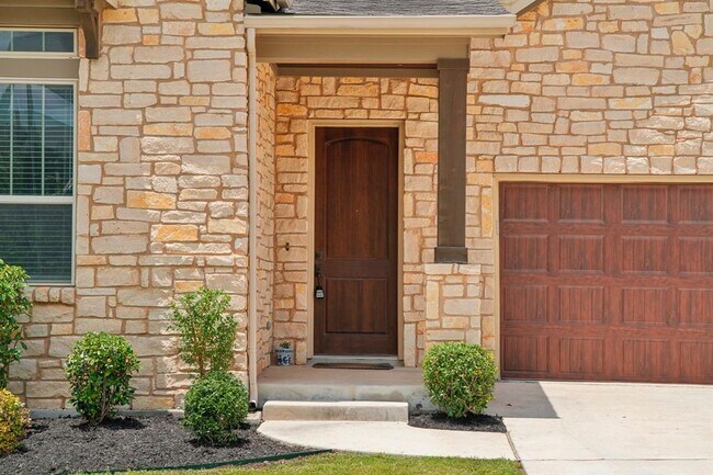 Building Photo - 134 Summer Square Dr