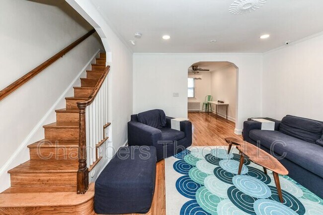 Building Photo - 2230 Observatory Pl NW