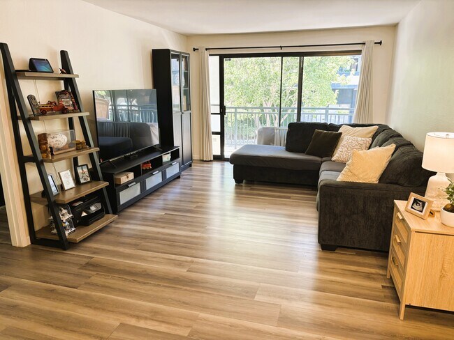 Foto del edificio - 4589 Via Marisol