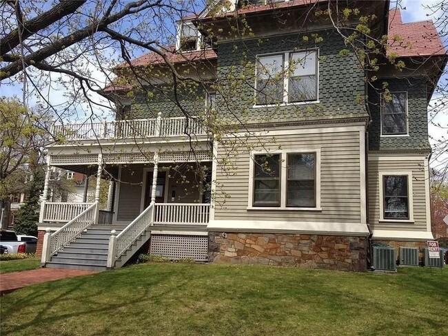 Building Photo - 264 Bowen St