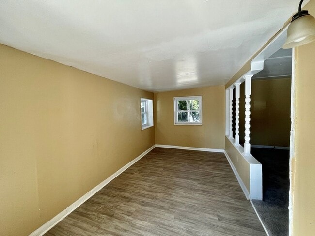 Building Photo - Updated 3 bedroom, 1.5 bath Home FOR RENT ...