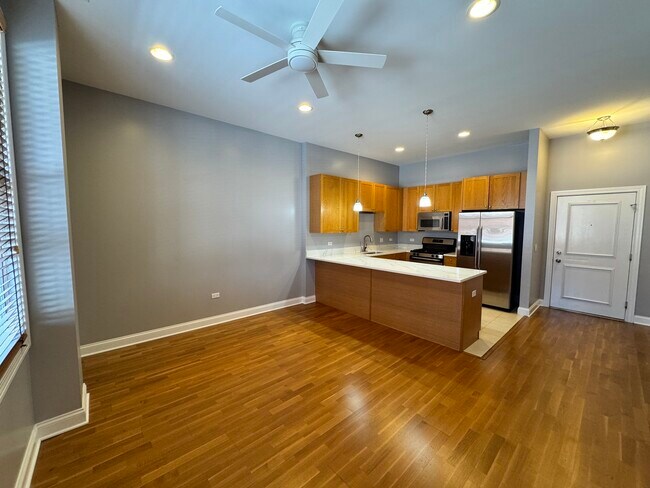 Building Photo - 4814 N Damen Ave