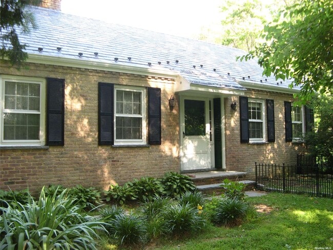 Building Photo - 104 Horseshoe Rd