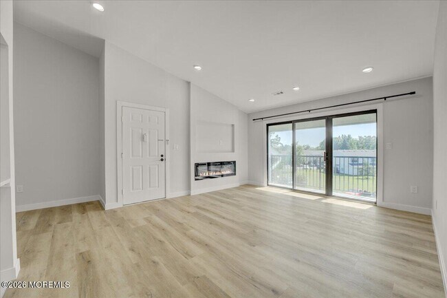 Foto del edificio - 341 Danbury Ln