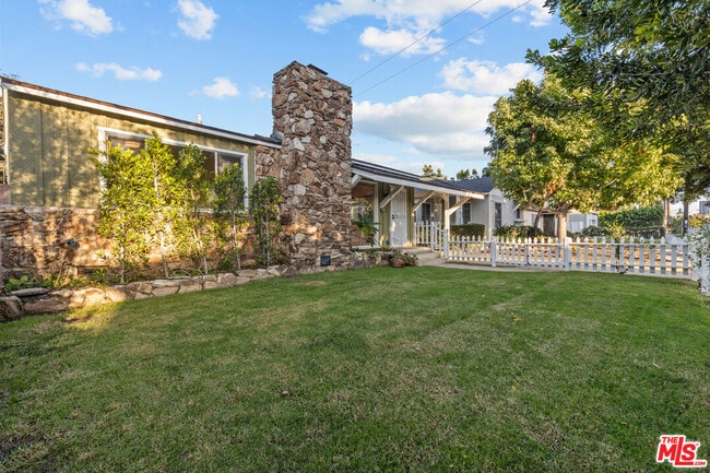 Building Photo - 3760 Beethoven St