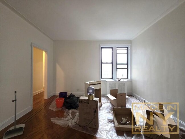 Foto del edificio - 1 bedroom in ASTORIA NY 11102