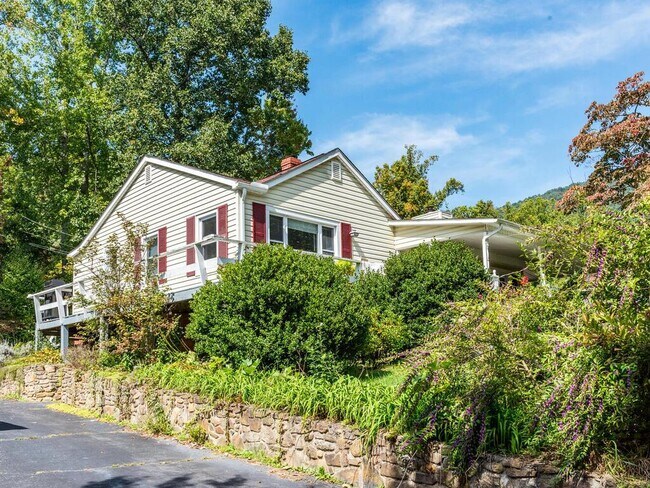 Building Photo - 211 Woodland Drive