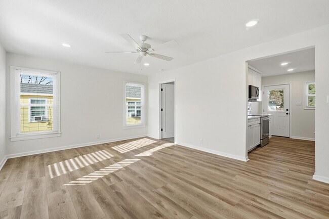 Foto del edificio - 242 College Dr