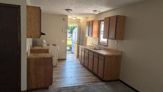 Building Photo - 720 Fraser St