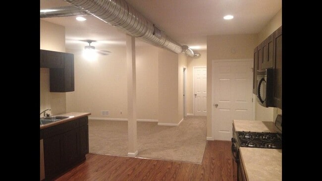 Building Photo - 532 Forest Ave