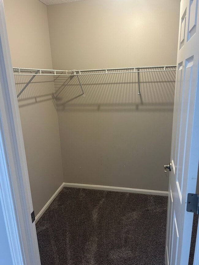 Building Photo - 2 Bedroom  2 1/2 Bath Condo