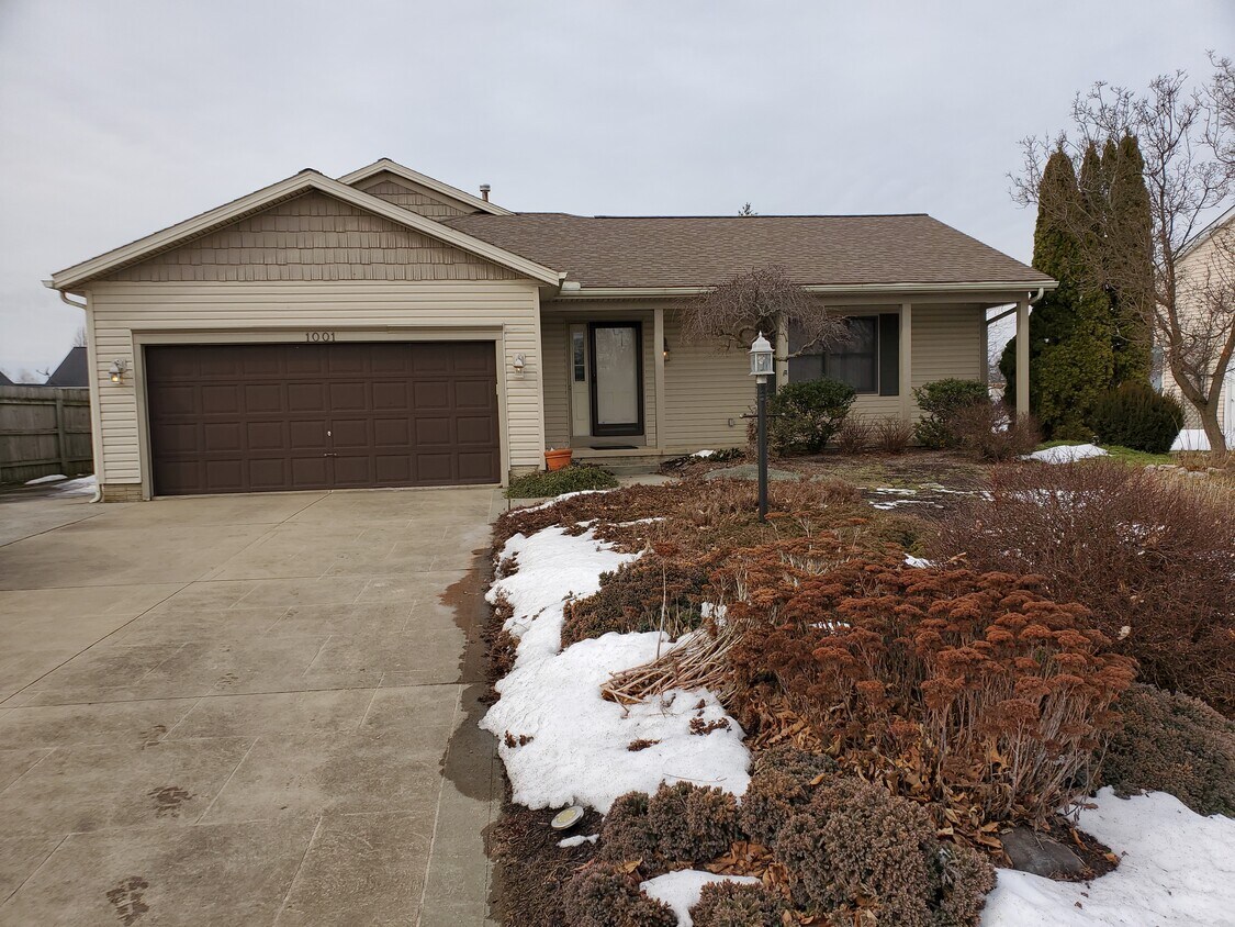 1001 Birchwood Dr, Sandusky, OH 44870 House for Rent in Sandusky, OH