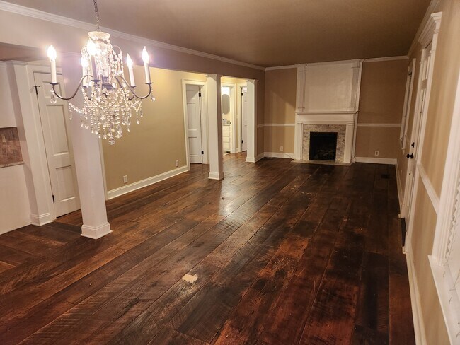 Foto del edificio - 705 Hillsboro Rd