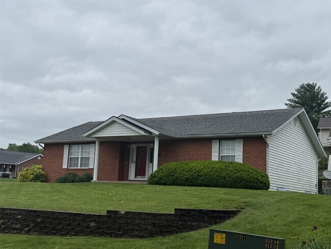 Foto del edificio - 102 S Riebeling St