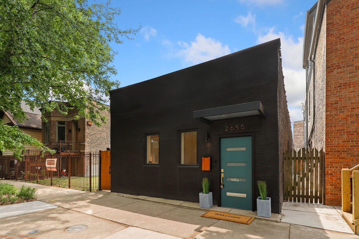 Primary Photo - 2655 W Huron St