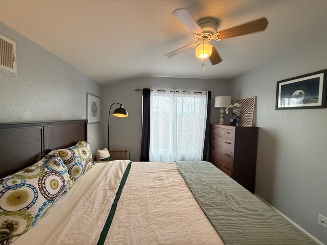 Building Photo - 13885 Camp Rock St