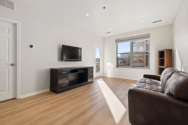 Building Photo - 24 Ave at Port Imperial