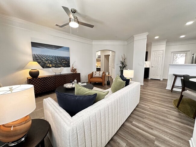Building Photo - Luxury + Location: Limited-Time Savings!