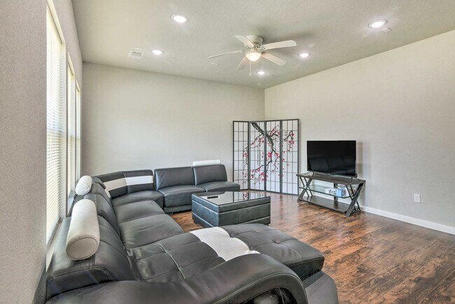 Foto del edificio - 3510 Oleander Ave