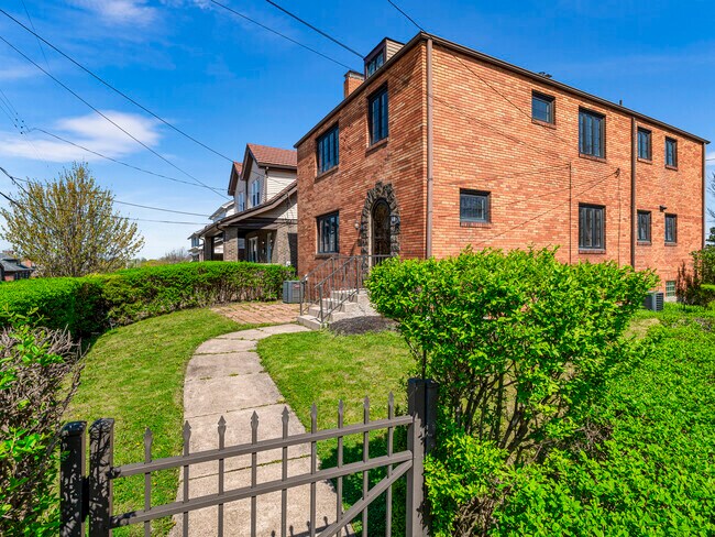 Foto del edificio - 433 Winterhill St